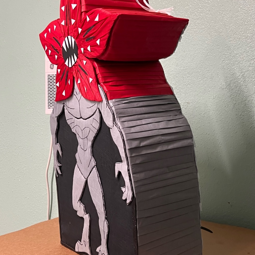 Demogorgon piñata - Picture 3 of 4